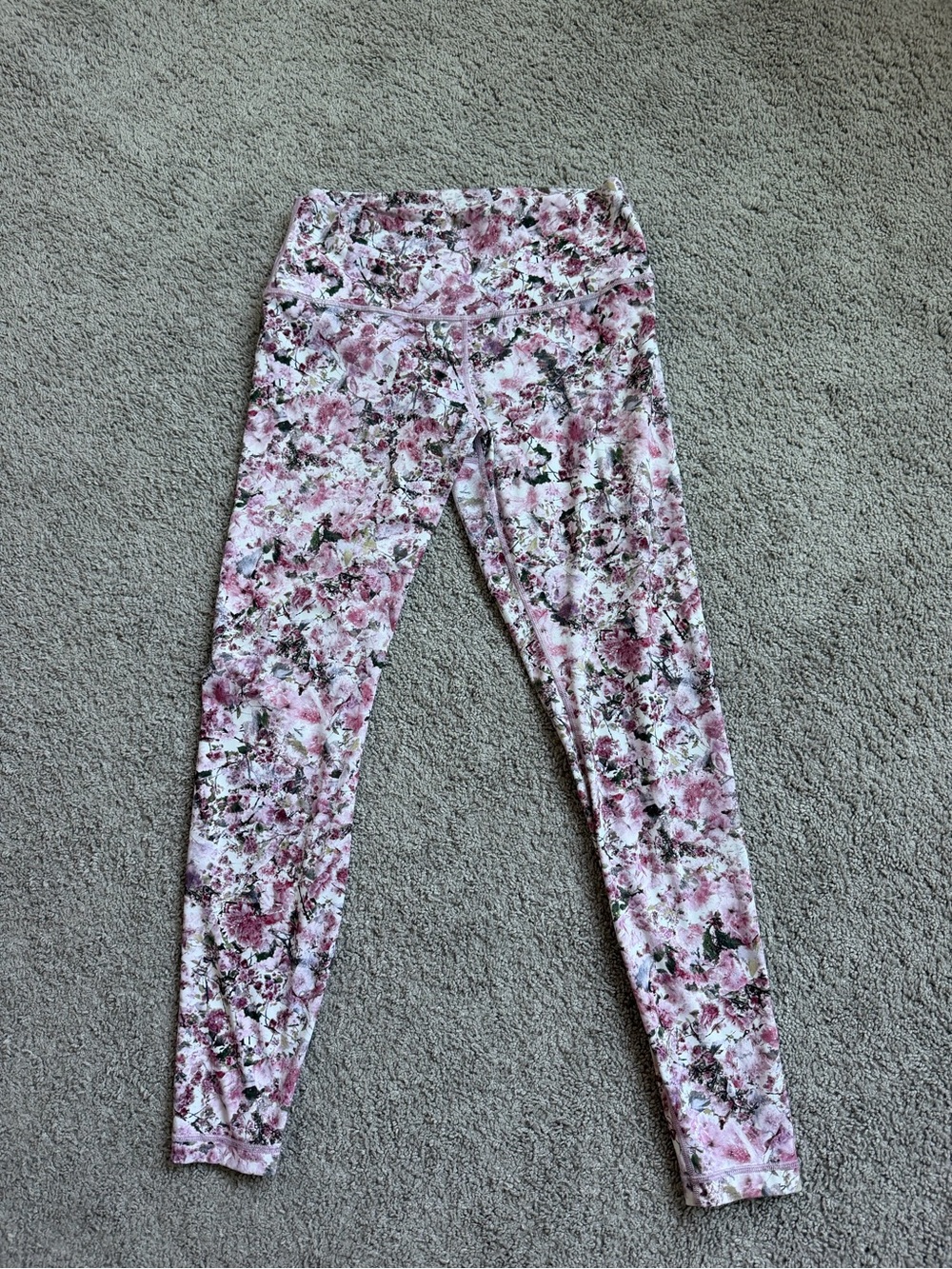 GUC Lululemon athletica Pink and White Floral Leggings size 10
